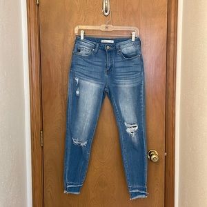 Kancan Estilo Distressed Zip Fly High Rise Skinny Jeans, size 26 in EUC